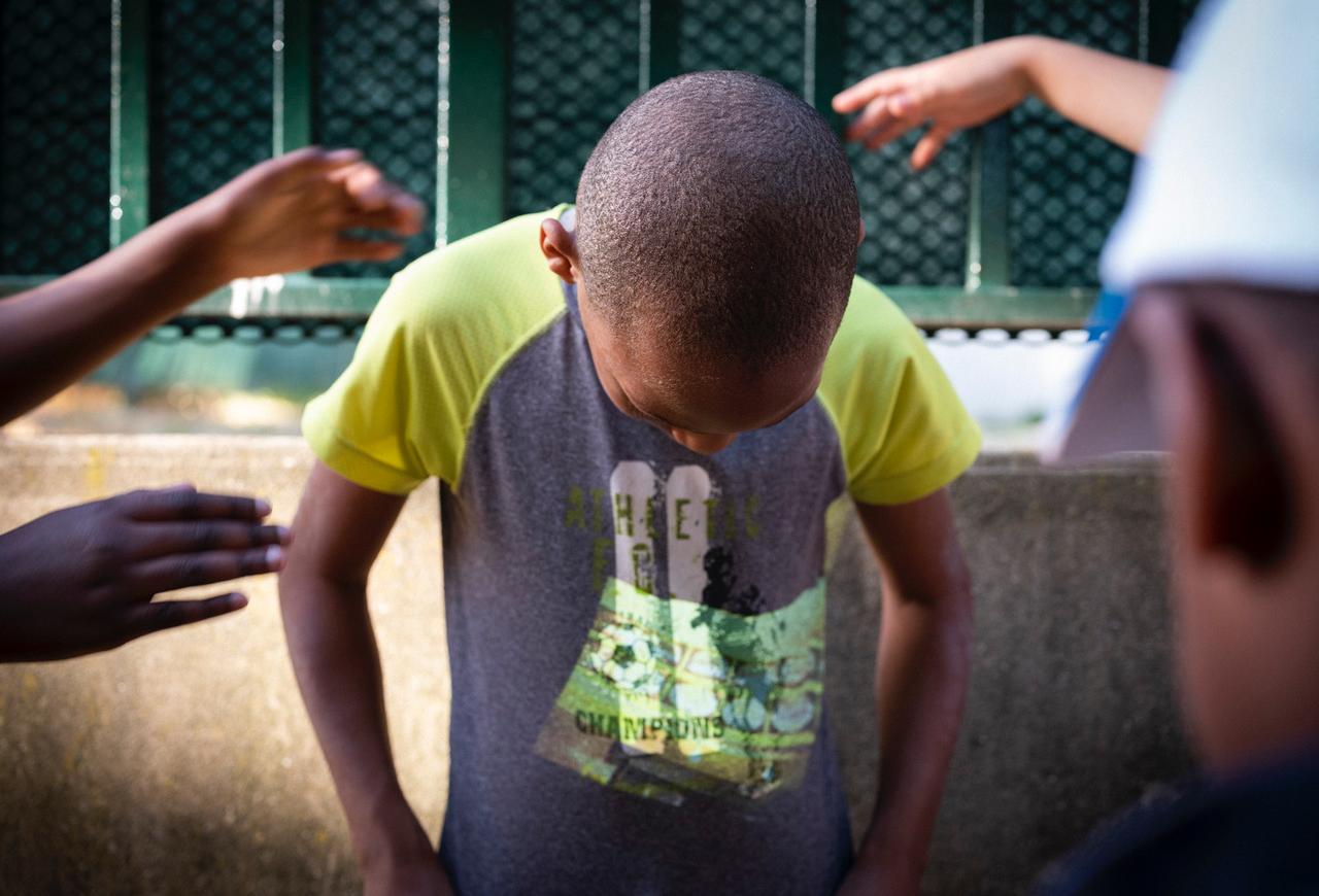 Projection d'image sur un tee-shirt d'enfant