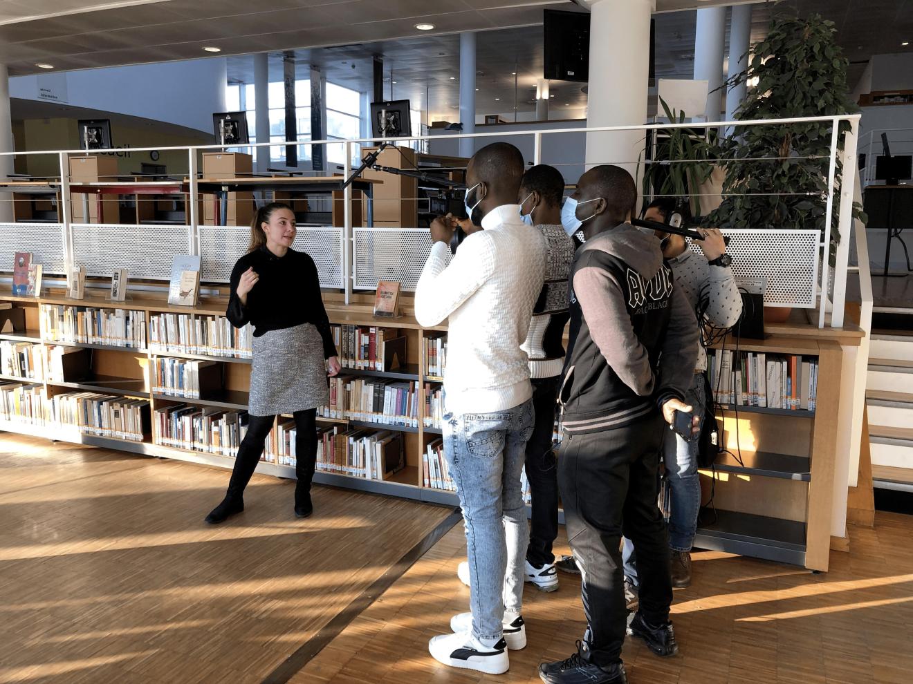 Groupe de participant en tournage d'un interview 